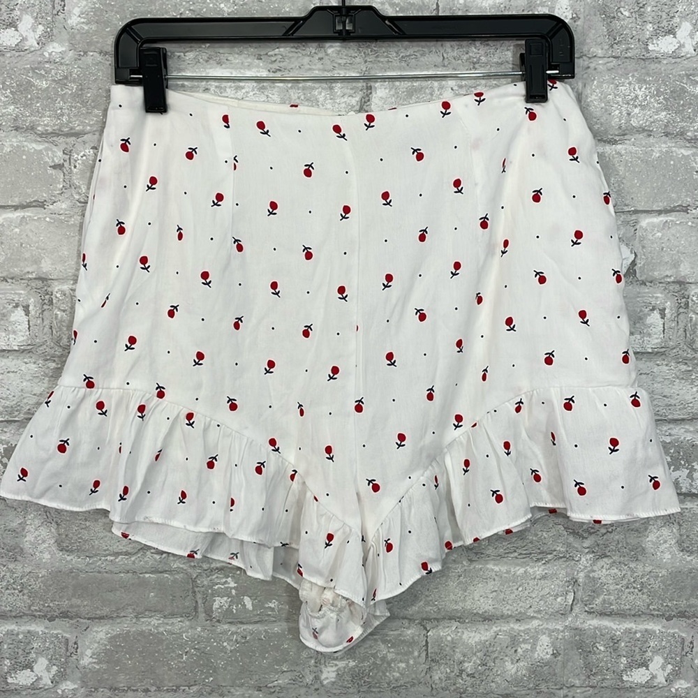 Floral White Women's Shorts Medium 8/10